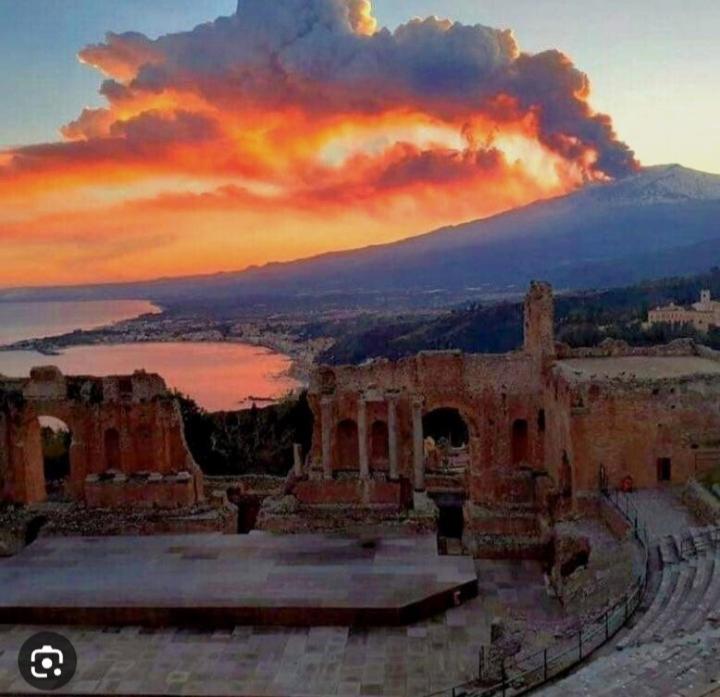 Romantica Casa A Taormina Exterior photo